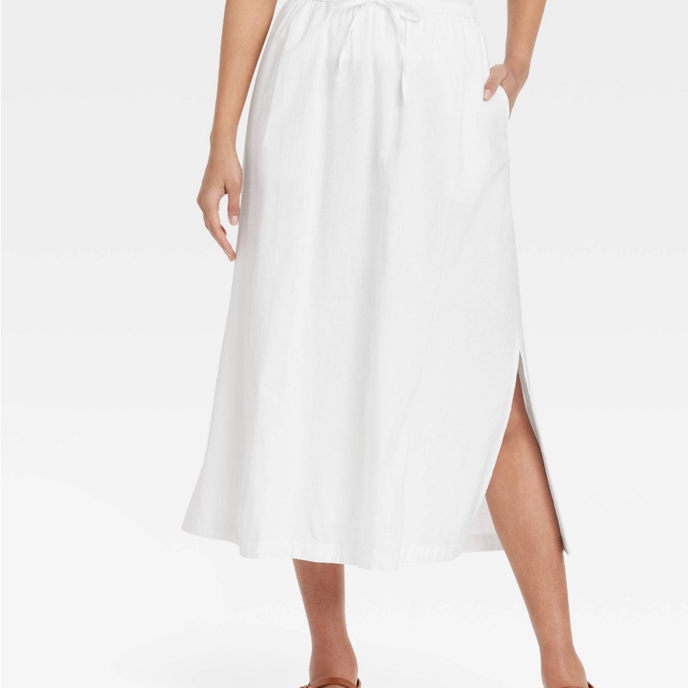 Elegant White Women's Skirt
